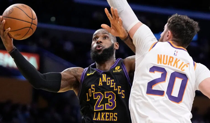 Lakers slår Suns knepent, dommerrapporten avslører kontroverser i slutten av kampen